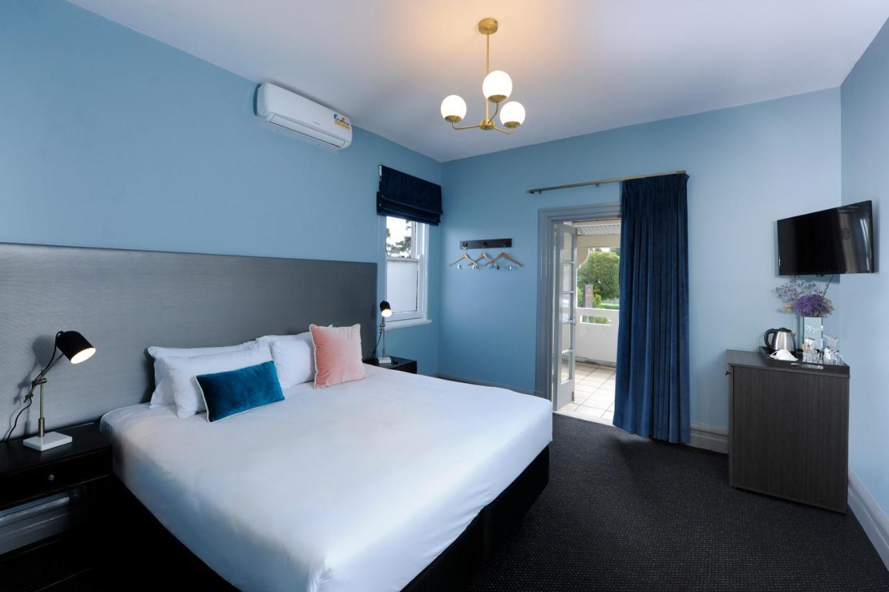 The Stirling Arms Hotel Perth Exteriör bild